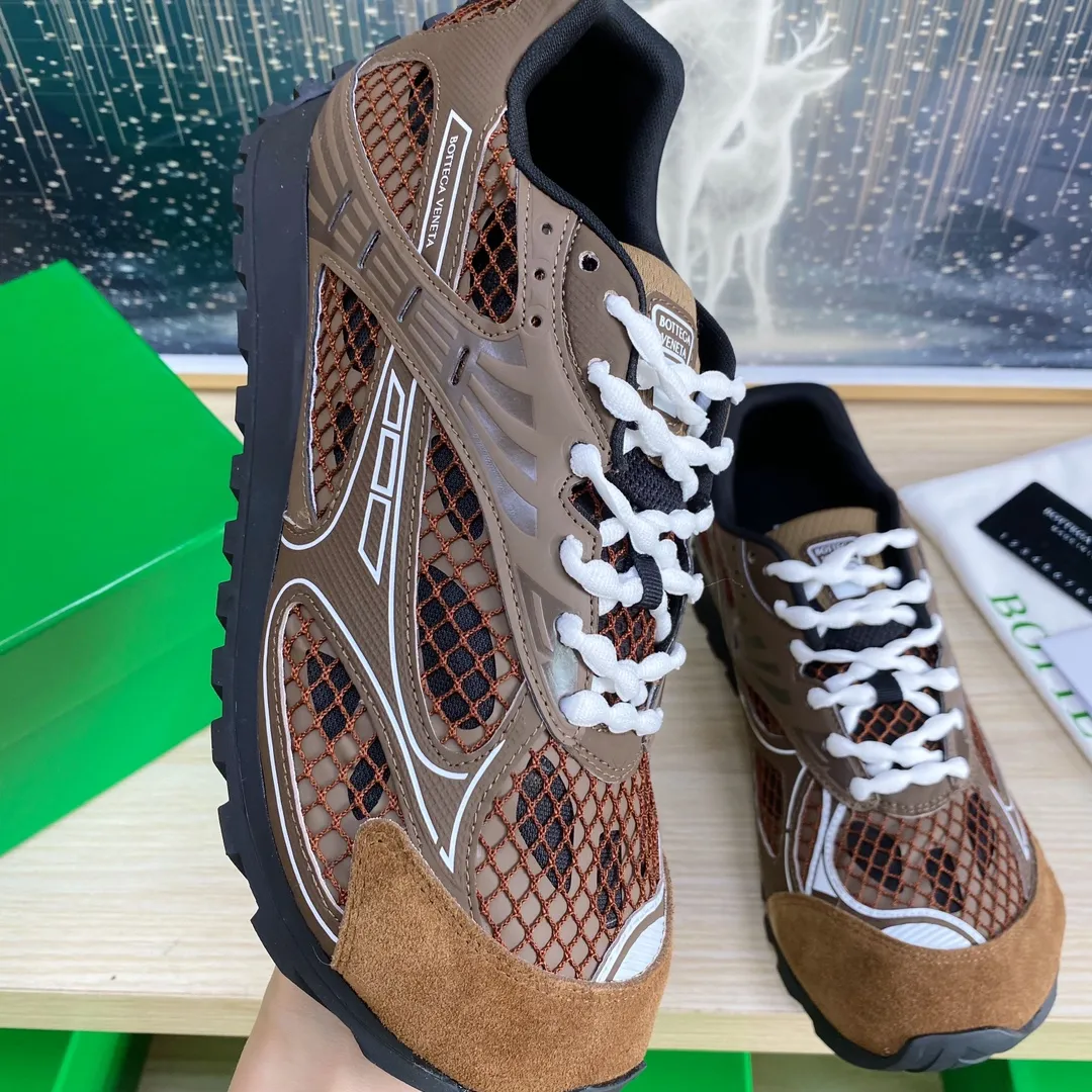 p620🐮🐮High-end version, the original 1:1 couple style new model is on the shelves🔥BV Orbit sneakers Wang Yibo's same style couple's Dad Runner sneakers, made of lightweight technical mesh fabric. Features a geometric patterned rubber outsole. The outsole is made of color-blocked TPU outsole. Size: women’s shoes 35-40, men’s shoes 39-45.